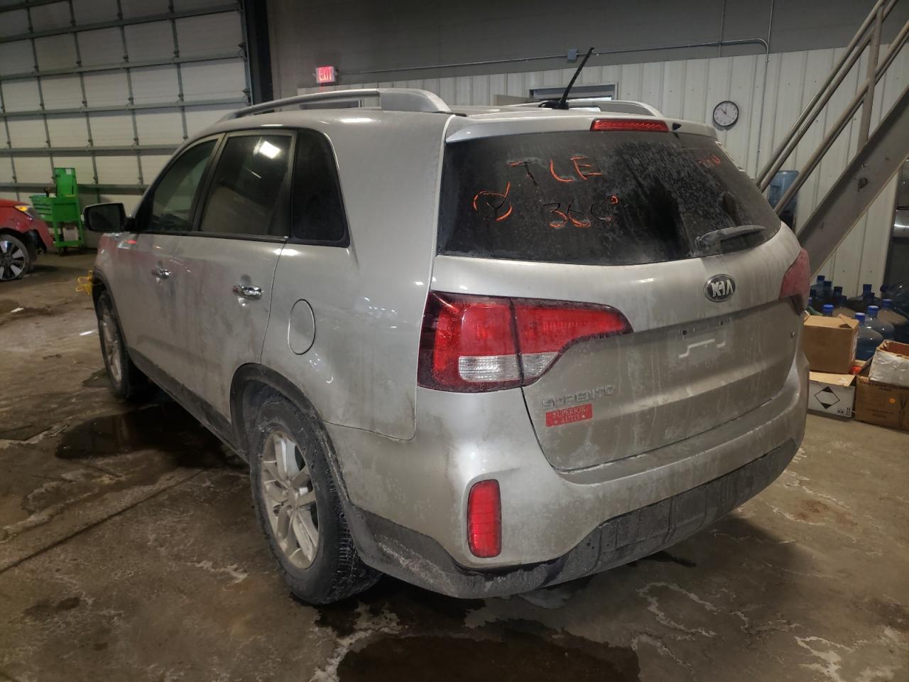 Photo 3 from auction – 2015 KIA SORENTO LX with VIN 5XYKT4A70FG623401