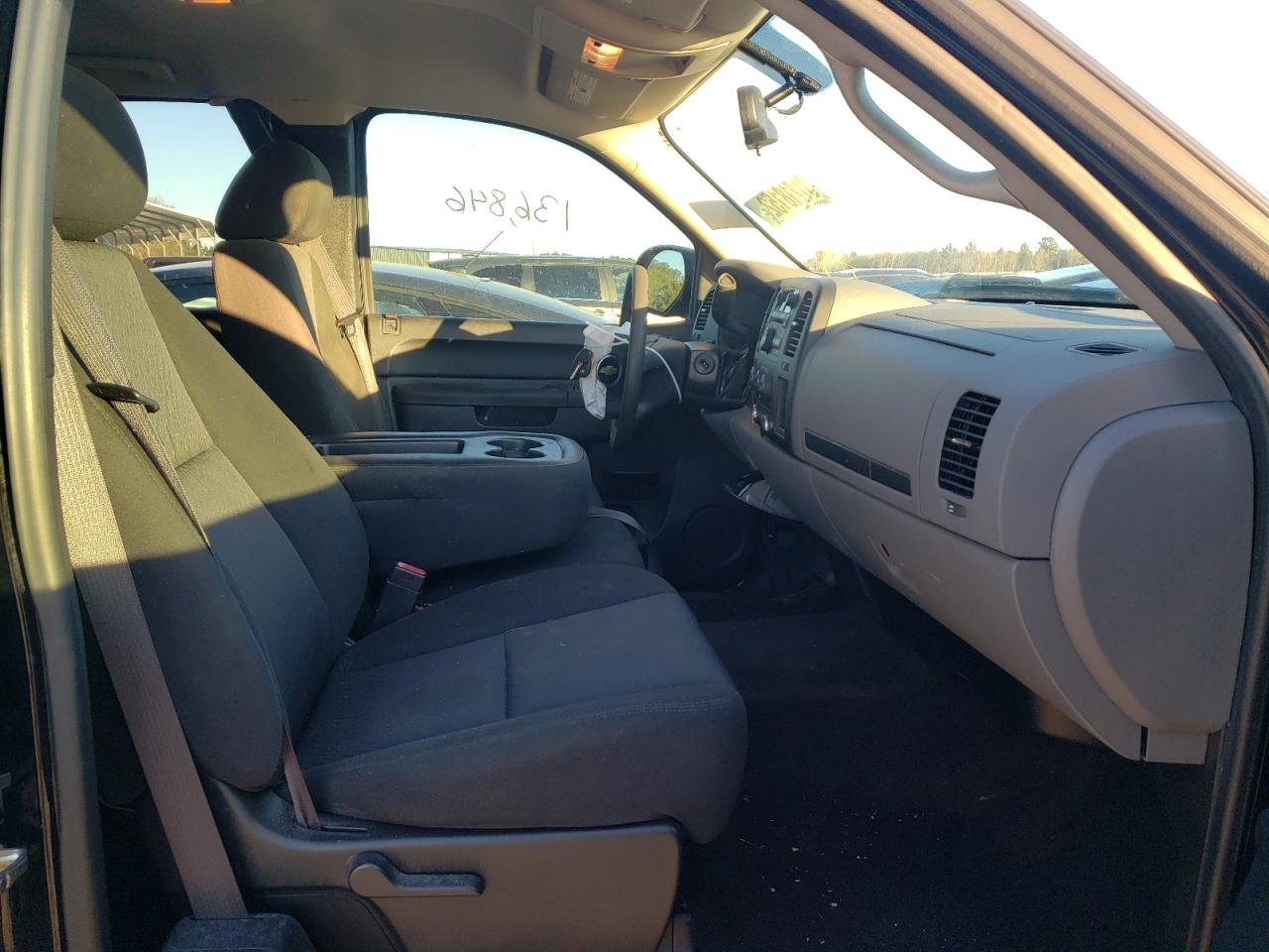 Photo 5 from auction – 2011 CHEVROLET SILVERADO with VIN 1GCRCREA8BZ355890