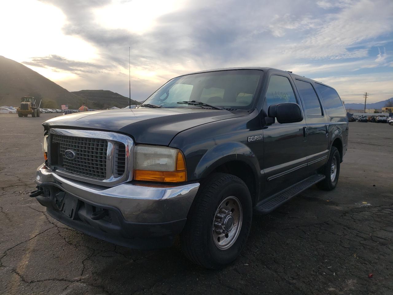 Photo 2 from auction – 2000 FORD EXCURSION with VIN 1FMNU40S7YEB26076