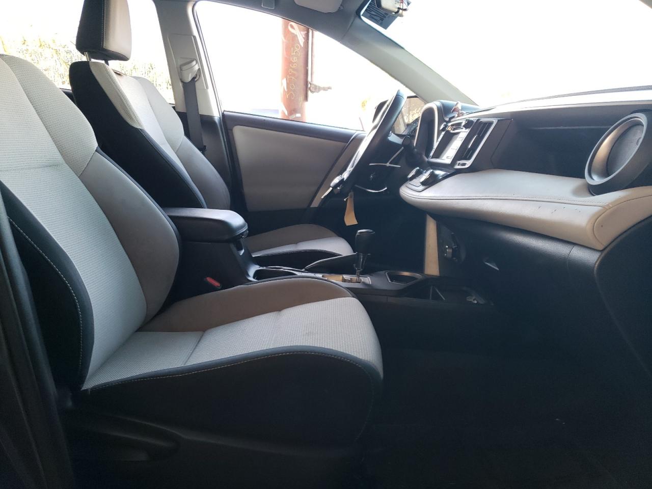 Photo 5 from auction – 2016 TOYOTA RAV4 XLE with VIN 2T3WFREV0GW265170