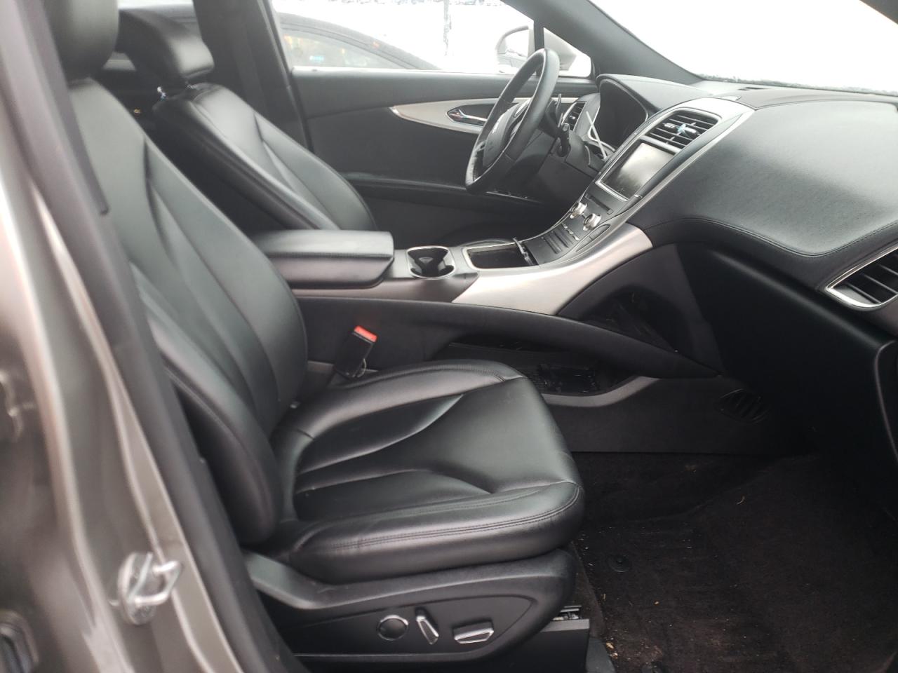 Photo 5 from auction – 2016 LINCOLN MKX PREMIE with VIN 2LMTJ8JR1GBL34908
