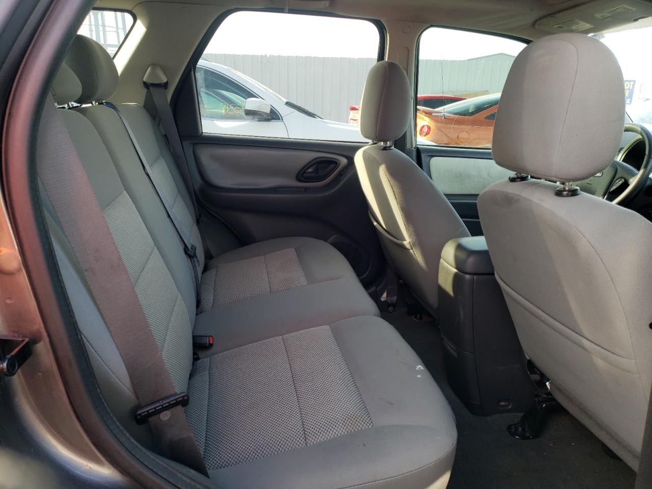 Photo 6 from auction – 2006 FORD ESCAPE XLT with VIN 1FMYU03166KA23397