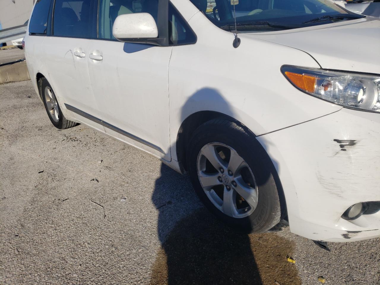 Photo 9 from auction – 2013 TOYOTA SIENNA LE with VIN 5TDKK3DC0DS307955