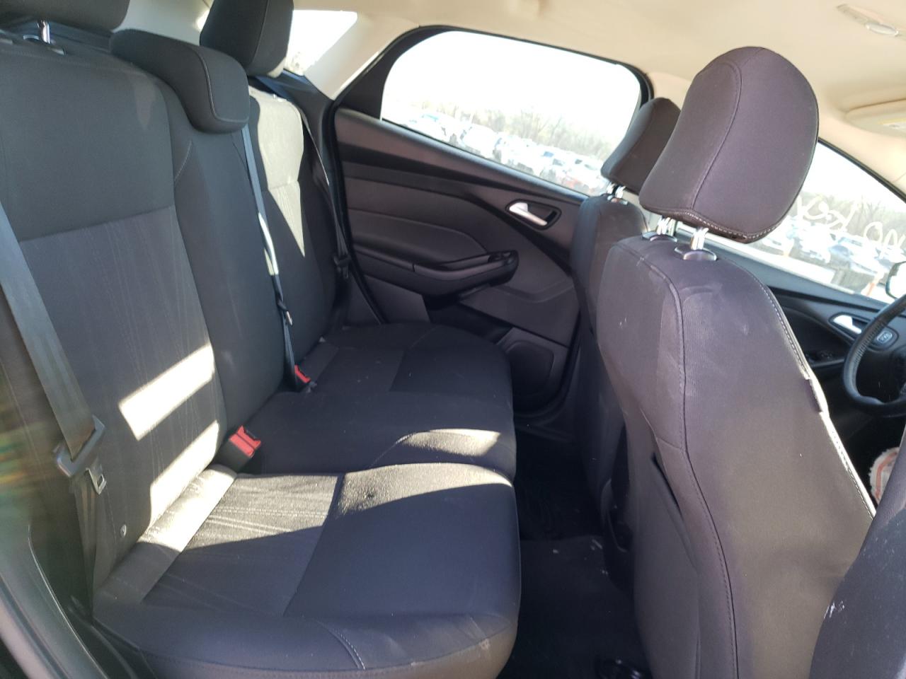 Foto 6 de la subasta – 2017 FORD FOCUS SE con VIN 1FADP3K24HL339602