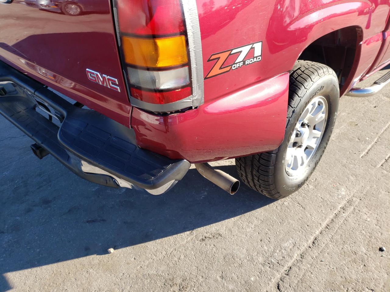 Photo 9 from auction – 2006 GMC NEW SIERRA with VIN 2GTEK13T461220525