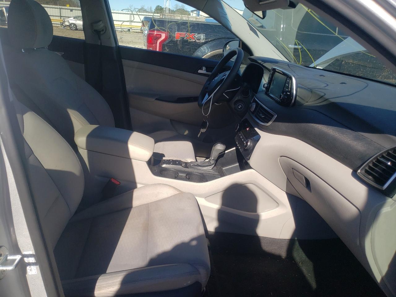 Photo 5 from auction – 2019 HYUNDAI TUCSON SE with VIN KM8J2CA47KU867968