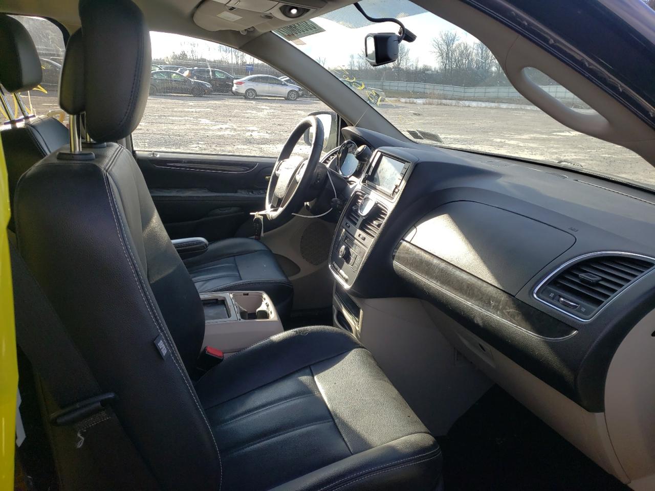 Photo 5 from auction – 2016 CHRYSLER TOWN & COU with VIN 2C4RC1BG9GR111340