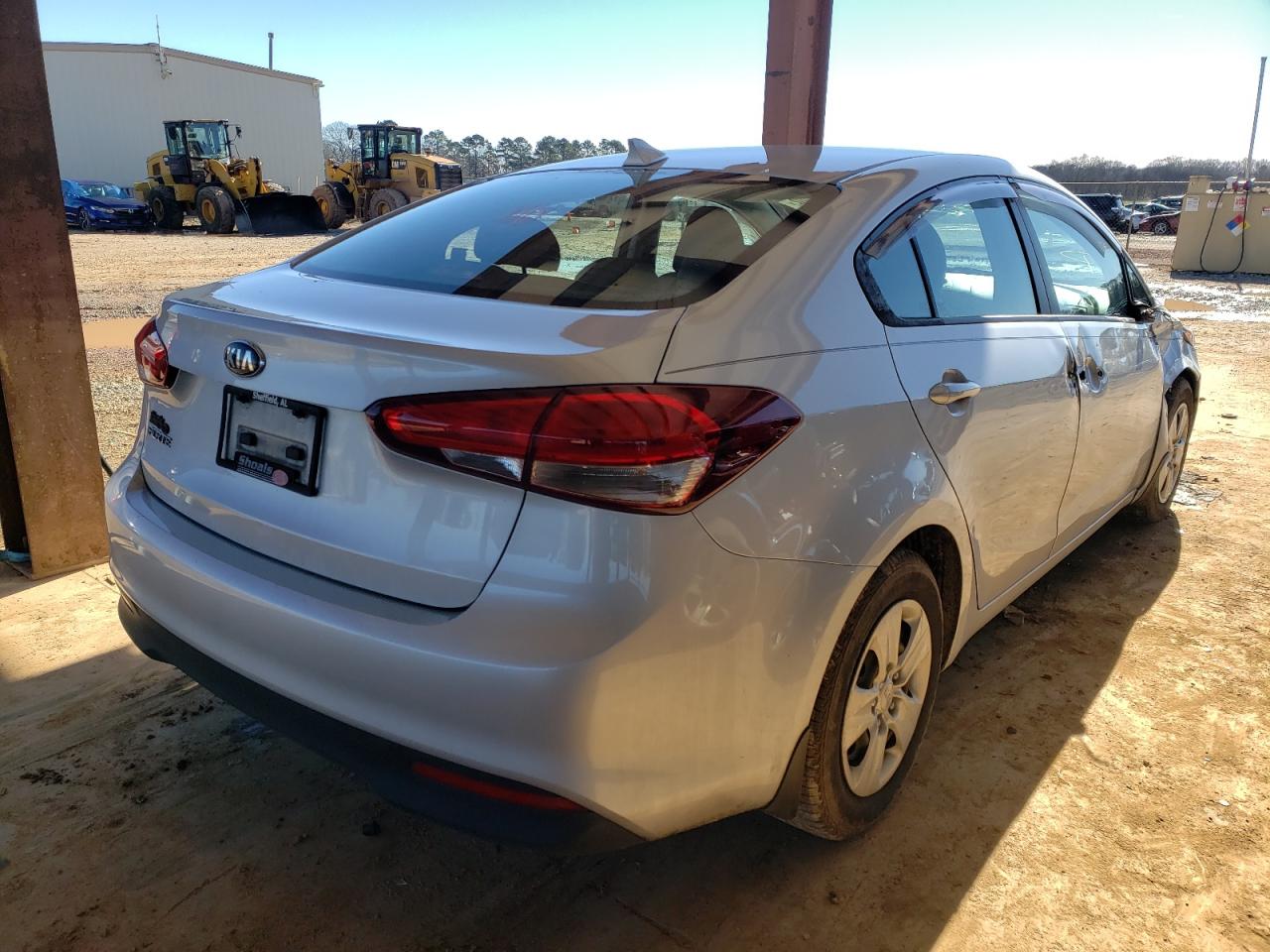 Photo 4 from auction – 2017 KIA FORTE LX with VIN 3KPFK4A79HE096981