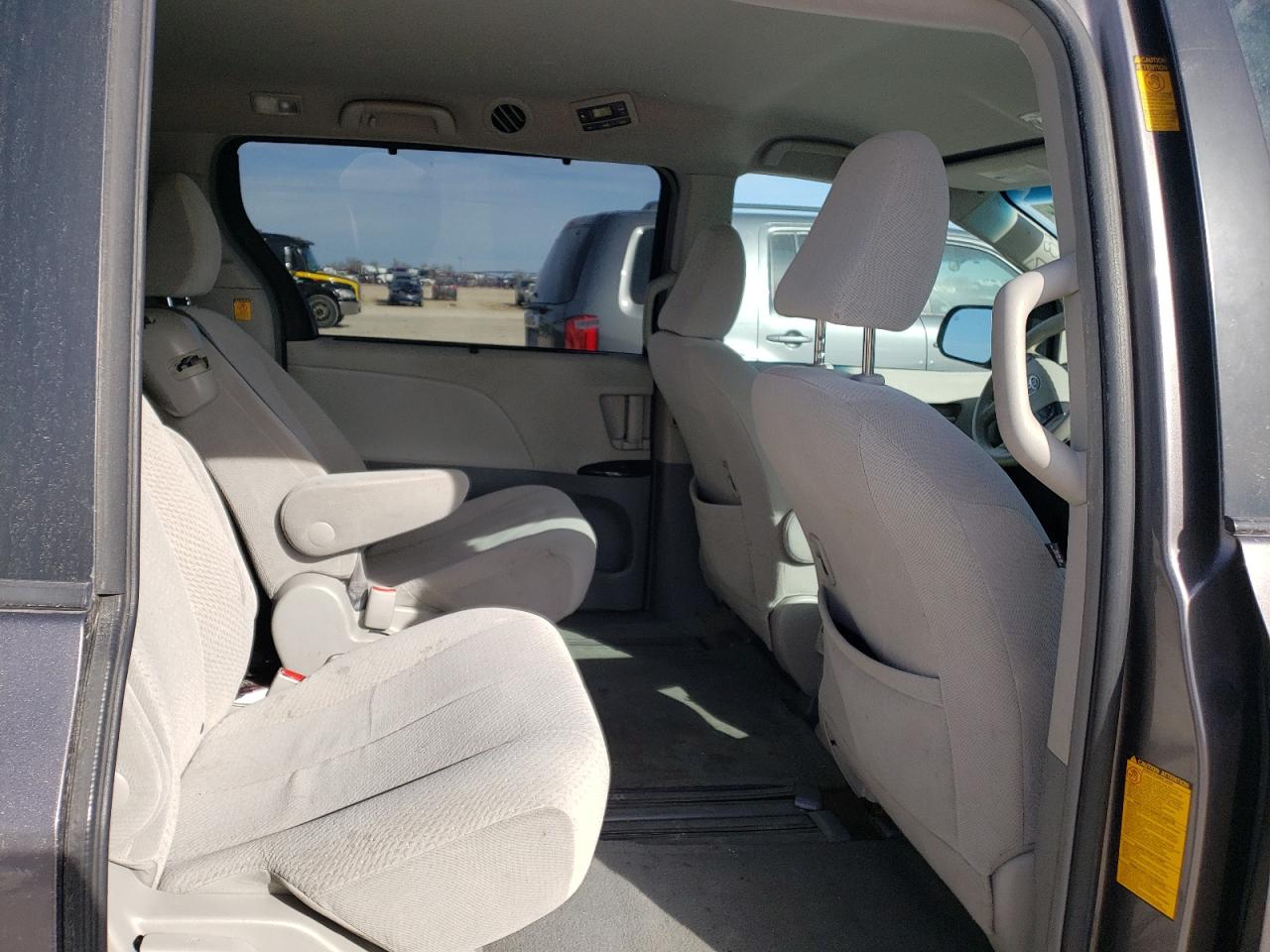 Photo 6 from auction – 2013 TOYOTA SIENNA LE with VIN 5TDKK3DC9DS298835