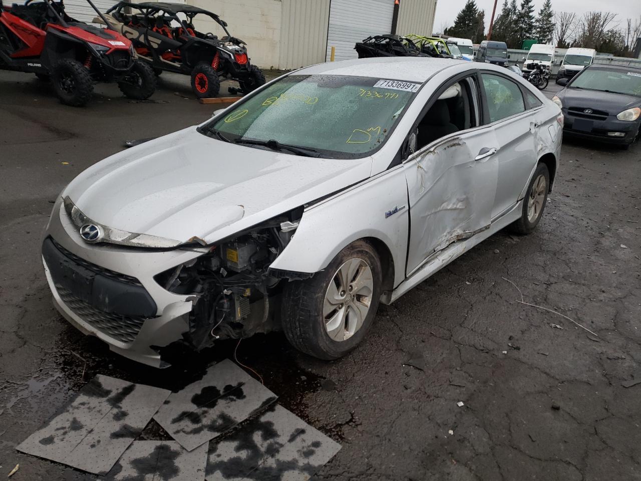 Photo 2 from auction – 2015 HYUNDAI SONATA HYB with VIN KMHEC4A4XFA139587