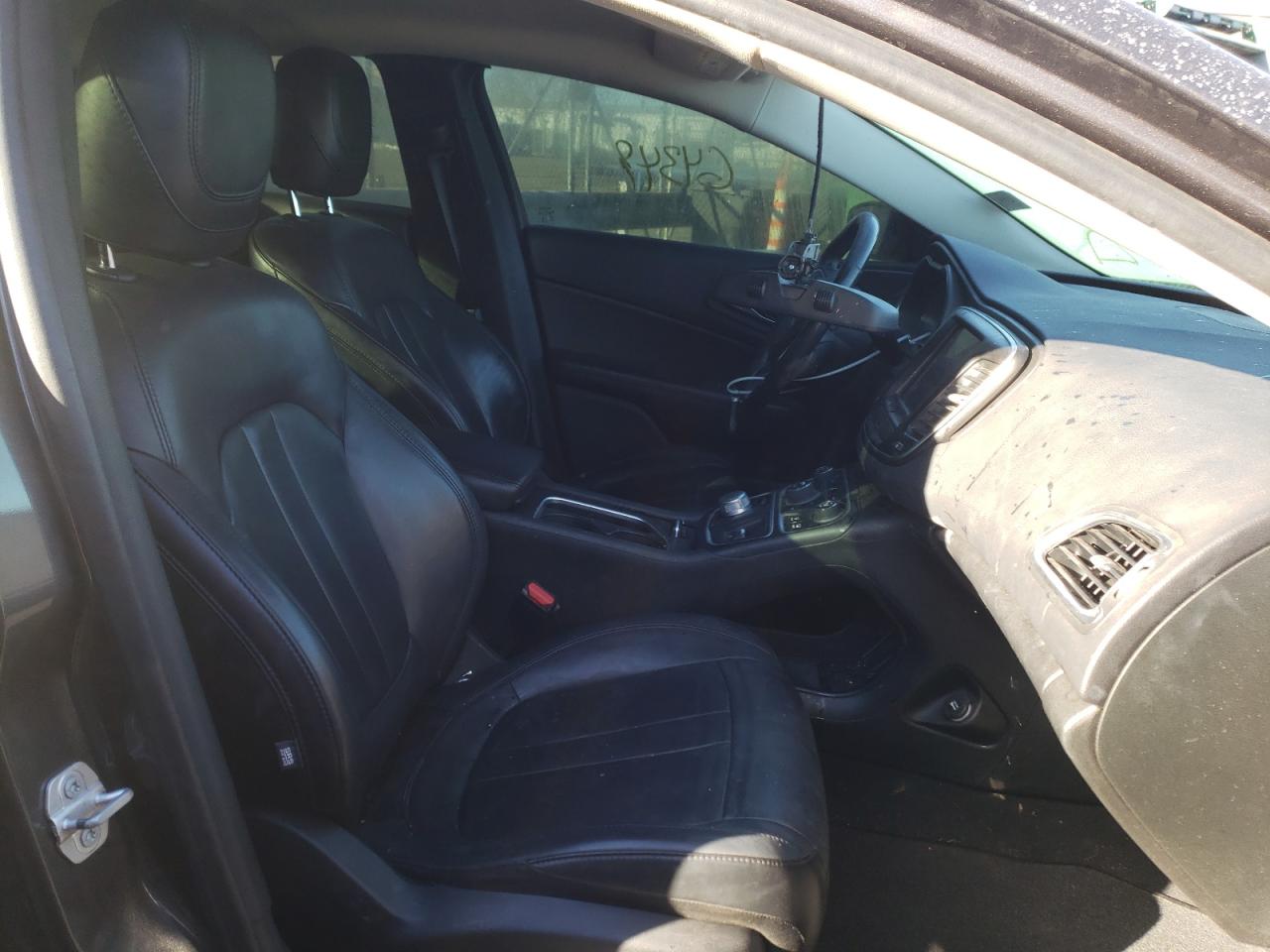 Photo 5 from auction – 2016 CHRYSLER 200 LIMITE with VIN 1C3CCCAB5GN193768