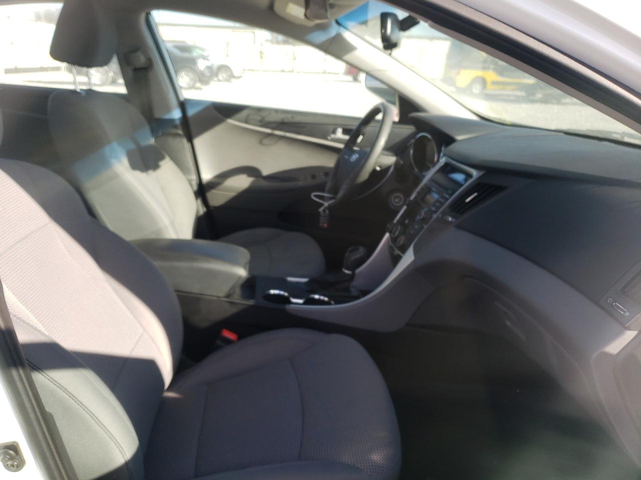 Photo 5 from auction – 2014 HYUNDAI SONATA GLS with VIN 5NPEB4AC3EH871369