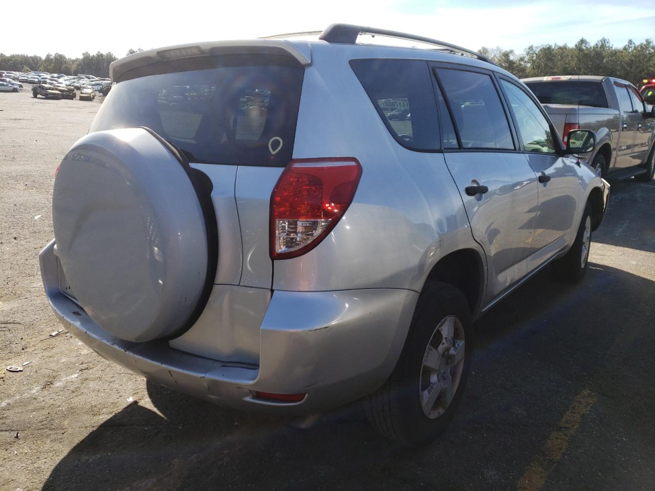 Photo 4 from auction – 2007 TOYOTA RAV4 with VIN JTMZD33V175042159