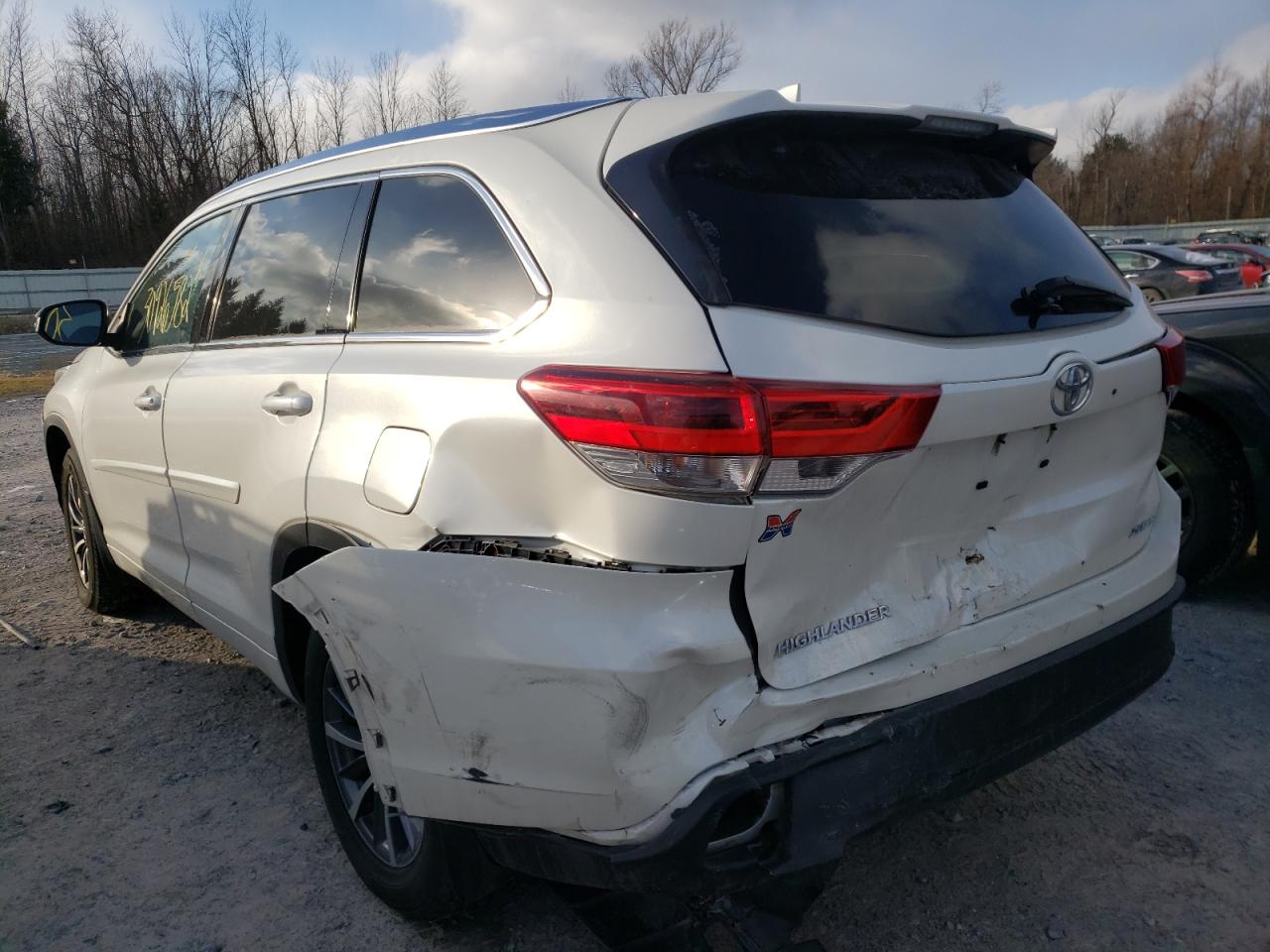 Photo 3 from auction – 2018 TOYOTA HIGHLANDER with VIN 5TDJZRFH7JS555568