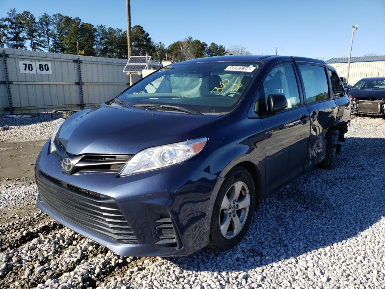 Photo 2 from auction – 2018 TOYOTA SIENNA L with VIN 5TDZZ3DC0JS920258