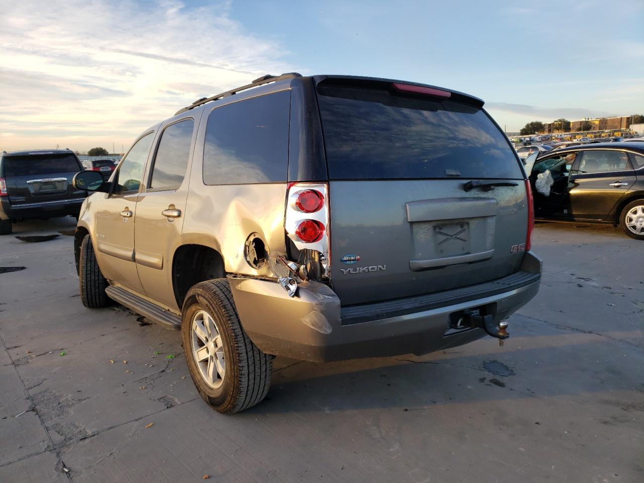 Фото 3 с аукциона – 2007 GMC YUKON с VIN 1GKFC13C07J388191