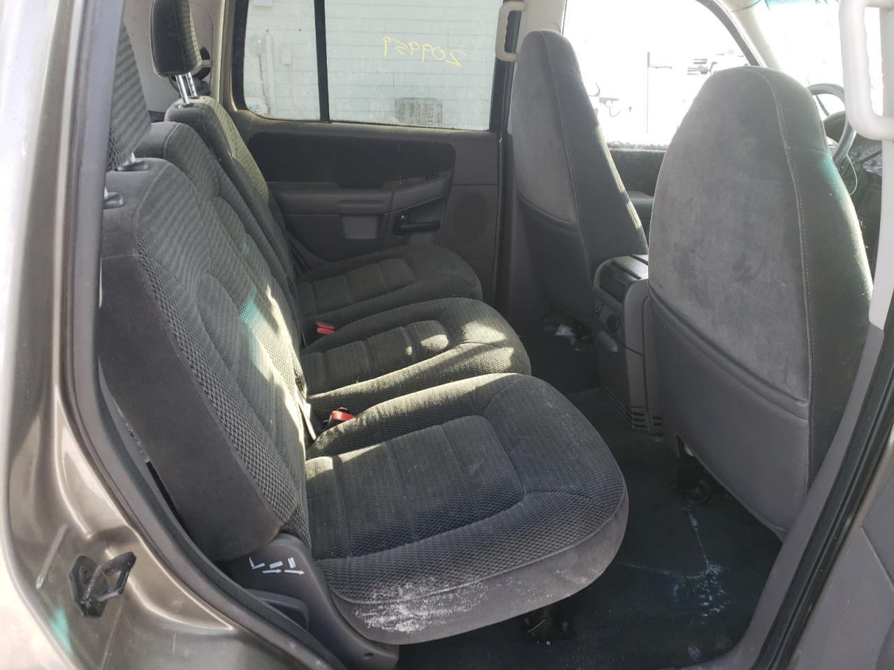 Photo 6 from auction – 2002 FORD EXPLORER X with VIN 1FMZU73E12UB70306