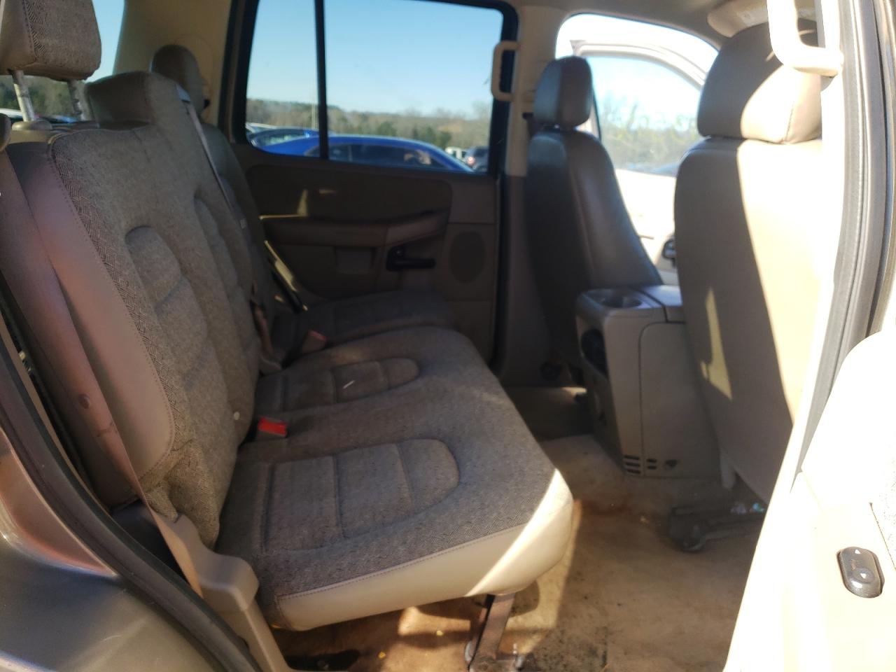 Photo 6 from auction – 2005 FORD EXPLORER X with VIN 1FMZU62K45UA37142