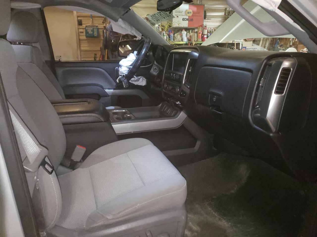 Photo 5 from auction – 2016 CHEVROLET SILVERADO with VIN 3GCUKREC3GG266265