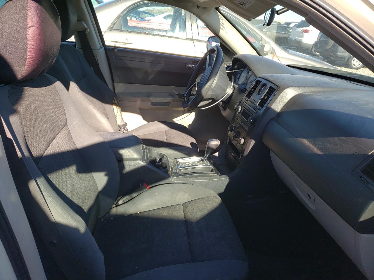 Photo 5 from auction – 2005 CHRYSLER 300 with VIN 2C3JA43R85H630973