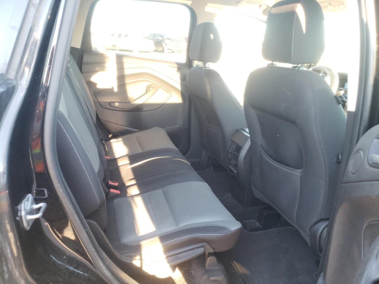 Photo 6 from auction – 2016 FORD ESCAPE SE with VIN 1FMCU9G9XGUC07665