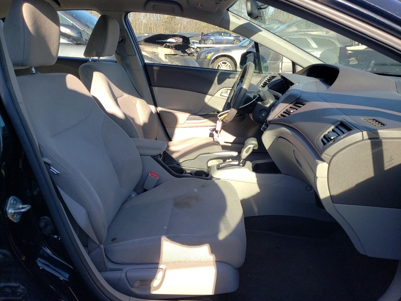 Photo 5 from auction – 2012 HONDA CIVIC LX with VIN 19XFB2F50CE312771