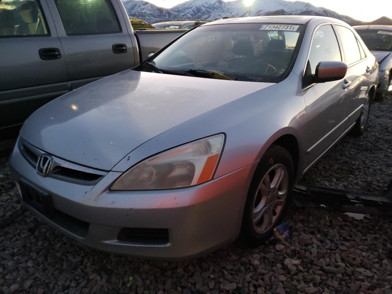 Photo 2 from auction – 2007 HONDA ACCORD SE with VIN JHMCM56357C002771