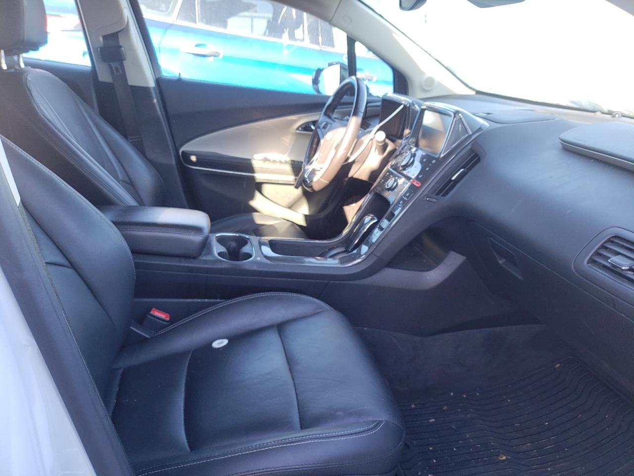 Photo 5 from auction – 2015 CHEVROLET VOLT with VIN 1G1RB6E4XFU126036