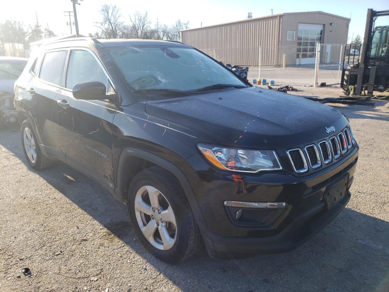 JEEP COMPASS LA 2018 with VIN 3C4NJCBB8JT300473 - Photo from auction