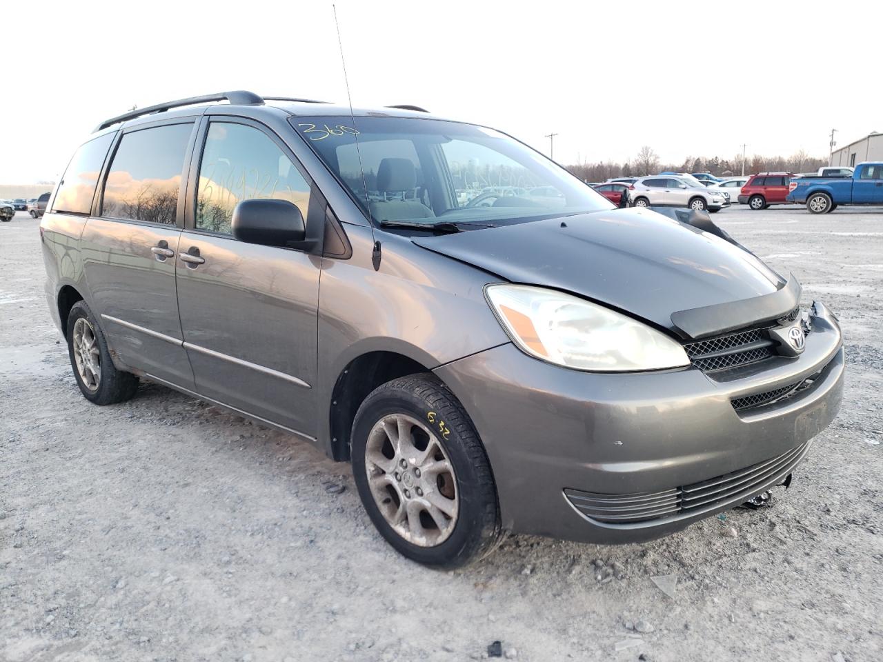 TOYOTA SIENNA LE 2004 with VIN 5TDBA23C34S027221 - Photo from auction