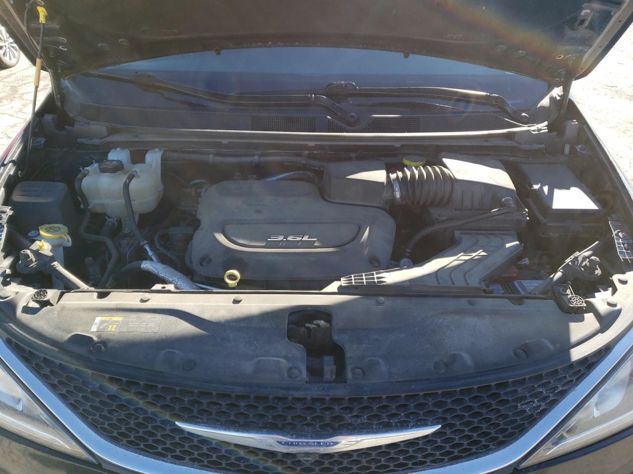 Photo 7 from auction – 2018 CHRYSLER PACIFICA L with VIN 2C4RC1GG1JR115687
