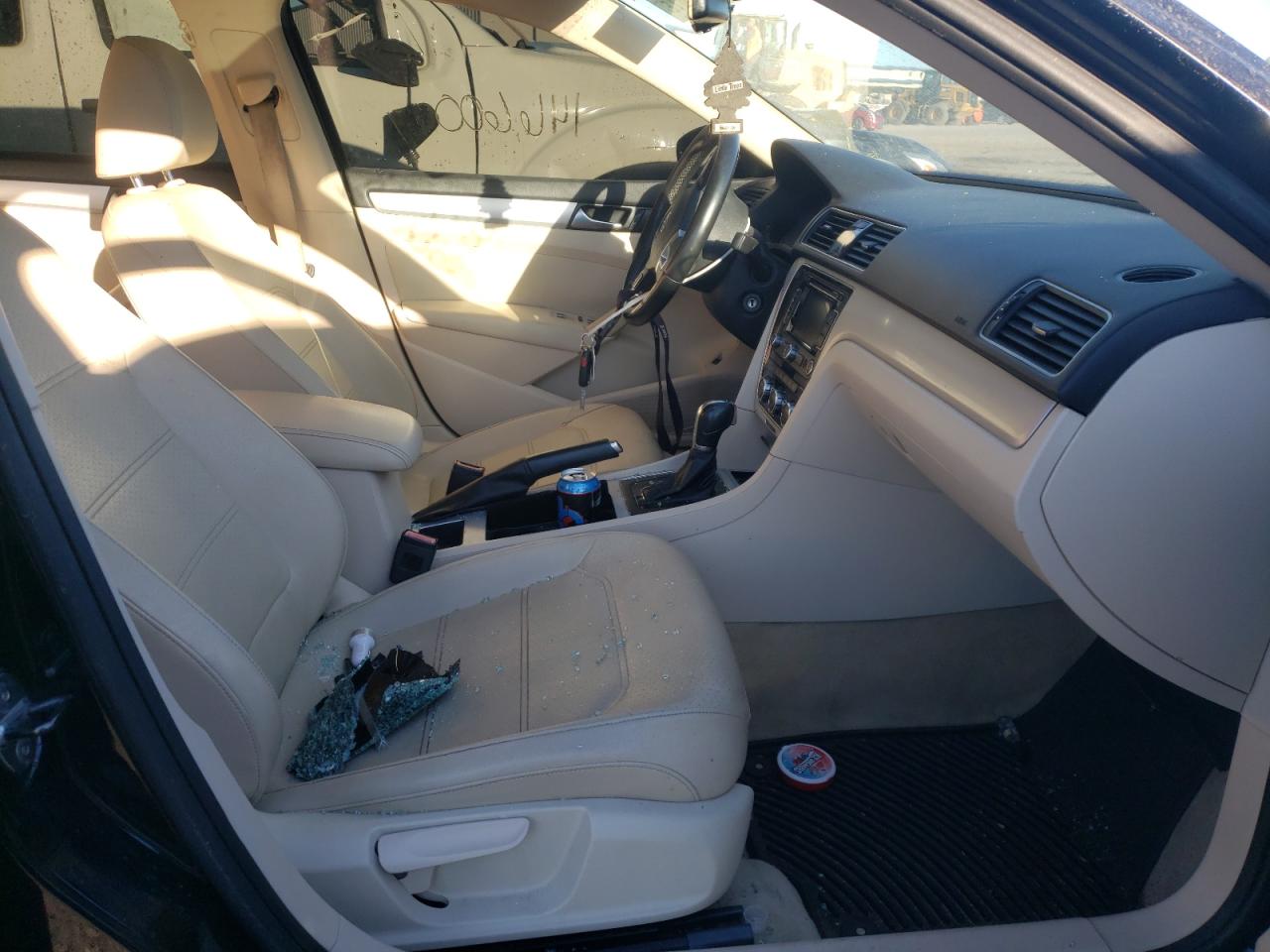 Photo 5 from auction – 2012 VOLKSWAGEN PASSAT SE with VIN 1VWBN7A33CC038298