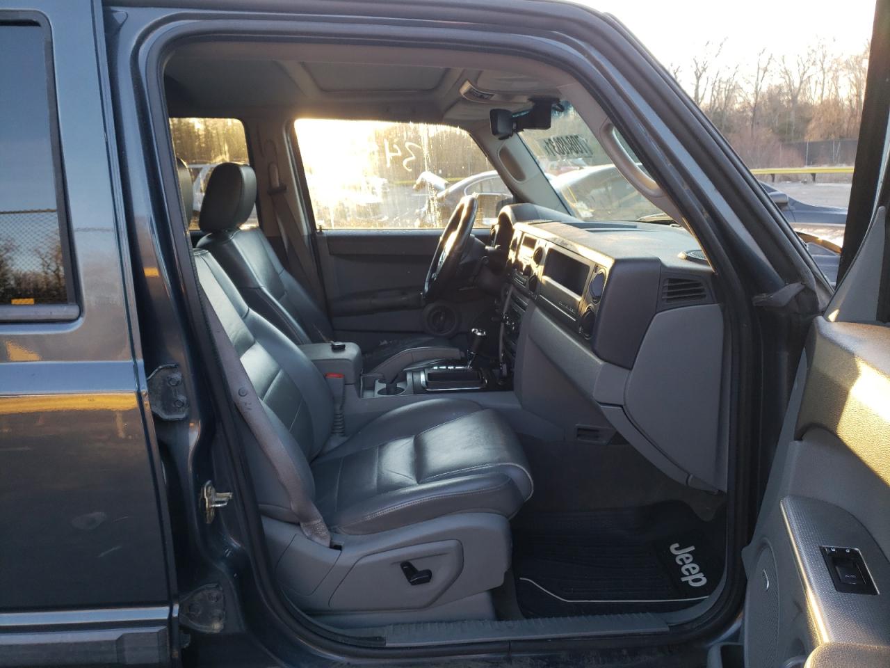 Photo 5 from auction – 2007 JEEP COMMANDER with VIN 1J8HG48K57C661536