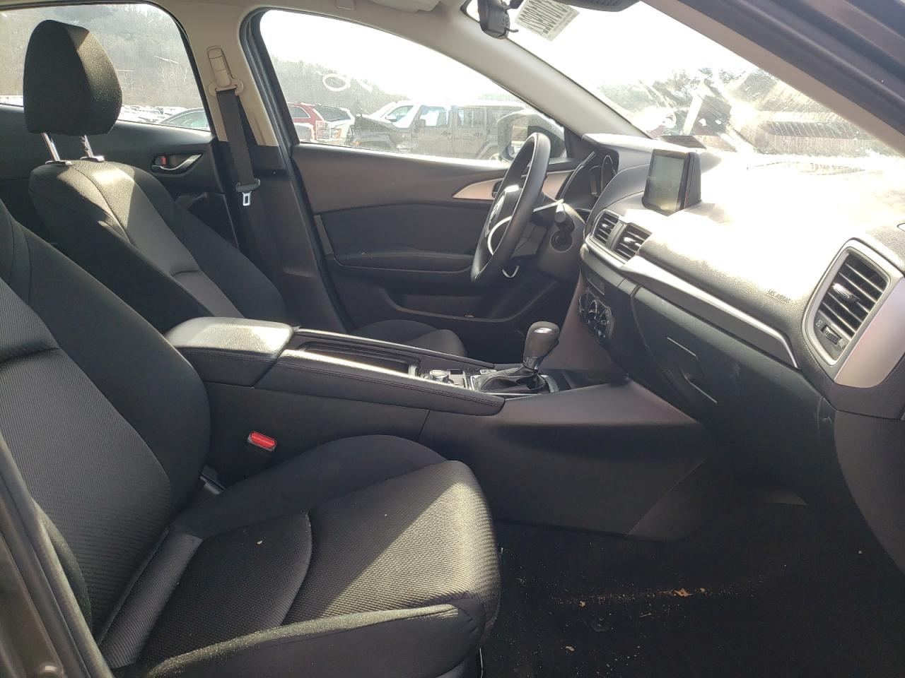 Photo 5 from auction – 2018 MAZDA 3 SPORT with VIN 3MZBN1U76JM230256
