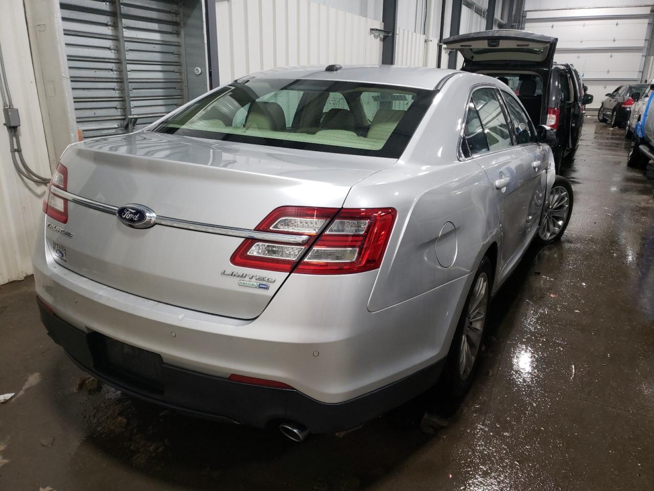 Photo 4 from auction – 2013 FORD TAURUS LIM with VIN 1FAHP2J82DG181037