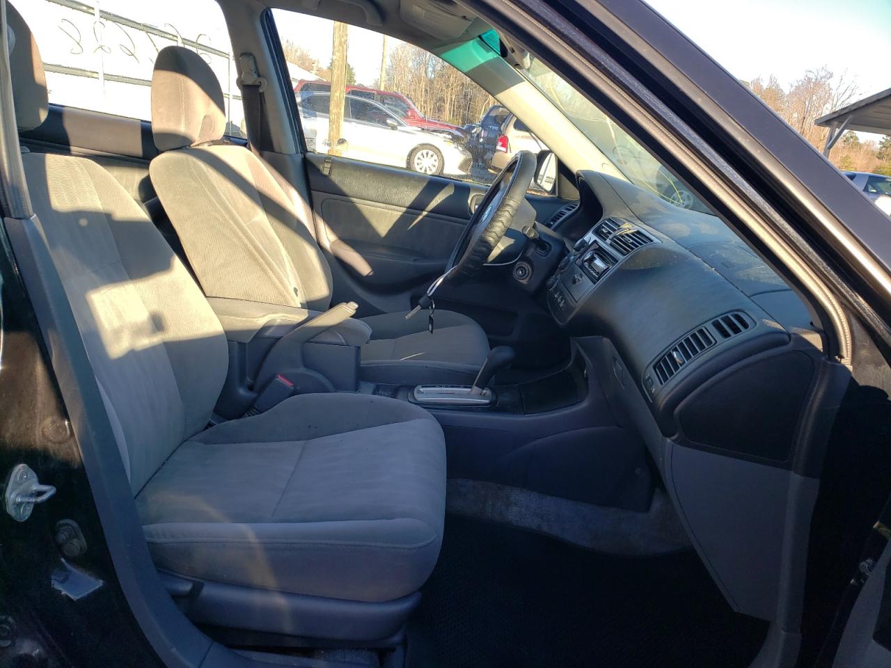 Photo 5 from auction – 2005 HONDA CIVIC with VIN 2HGES16575H551040