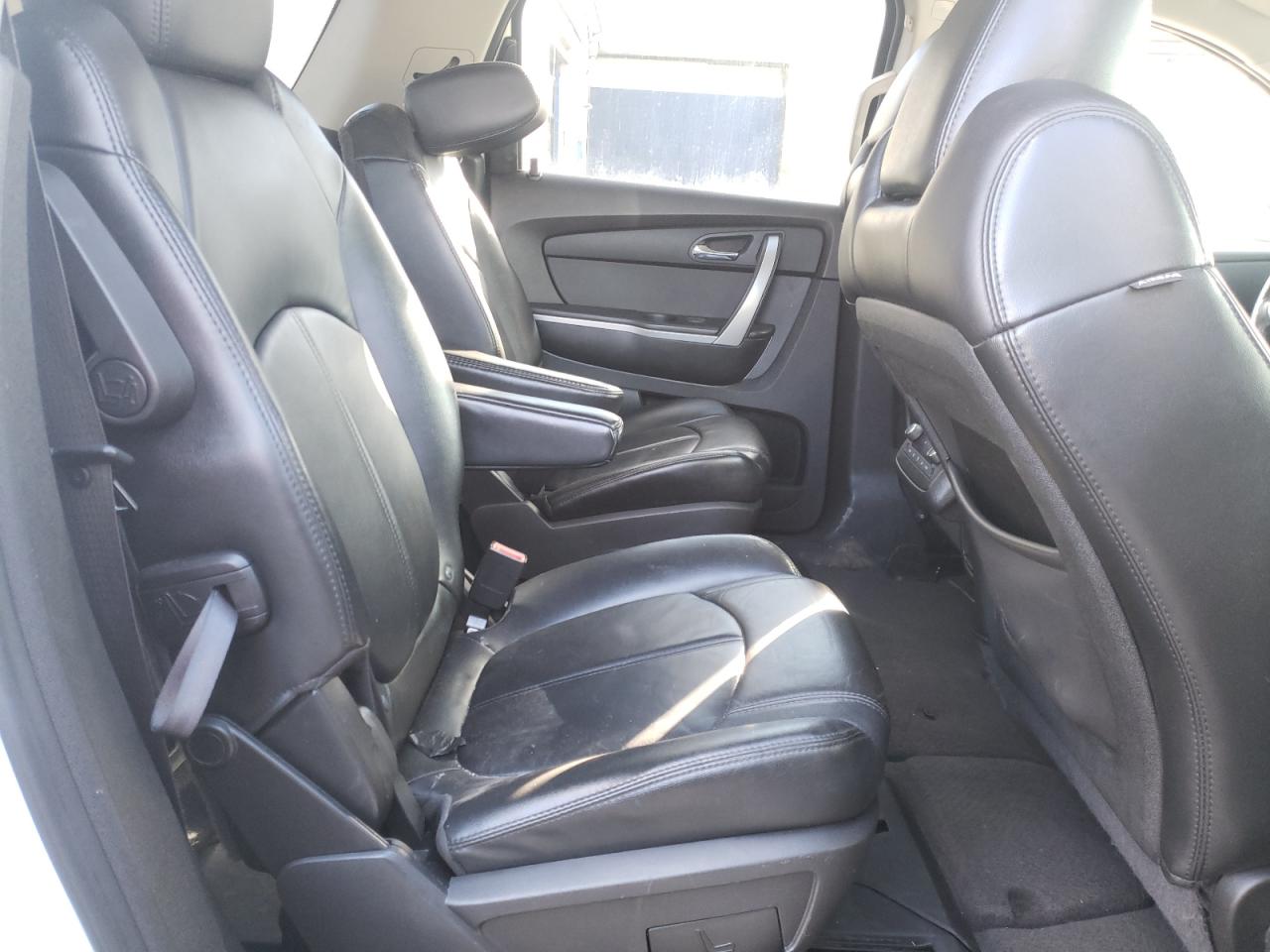 Photo 6 from auction – 2011 GMC ACADIA SLT with VIN 1GKKRREDXBJ300516