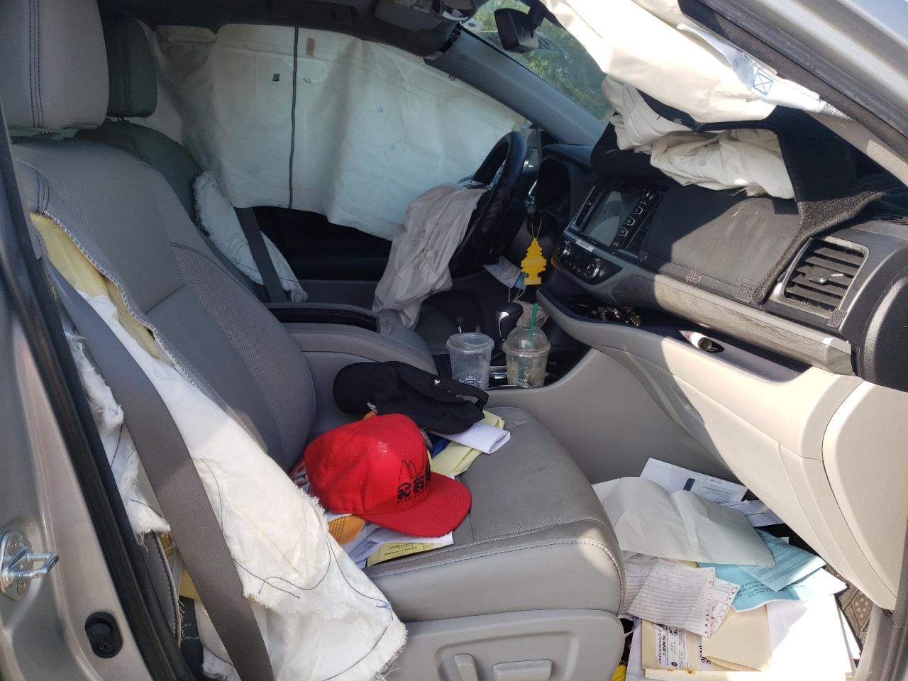 Photo 5 from auction – 2018 TOYOTA HIGHLANDER with VIN 5TDYZRFHXJS244618