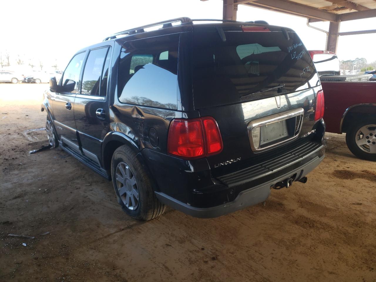 Photo 3 from auction – 2003 LINCOLN NAVIGATOR with VIN 5LMFU28RX3LJ13060
