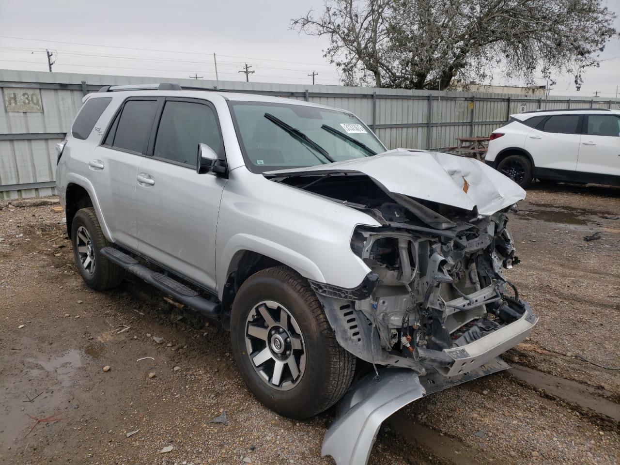 TOYOTA 4RUNNER SR 2018 with VIN JTEBU5JR5J5580837 - Photo from auction