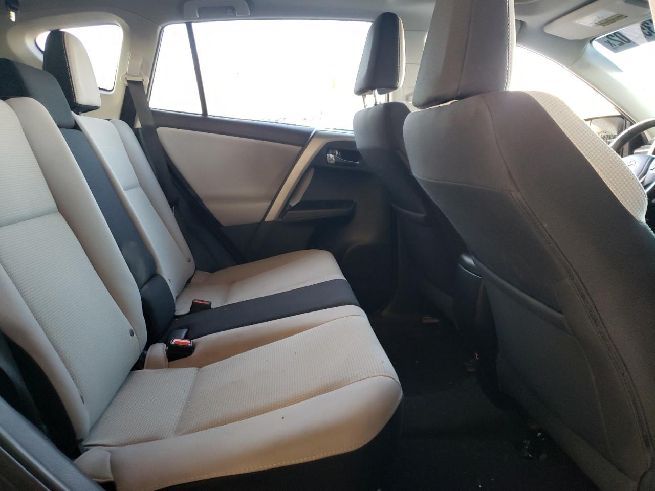 Photo 6 from auction – 2016 TOYOTA RAV4 XLE with VIN 2T3WFREV0GW265170