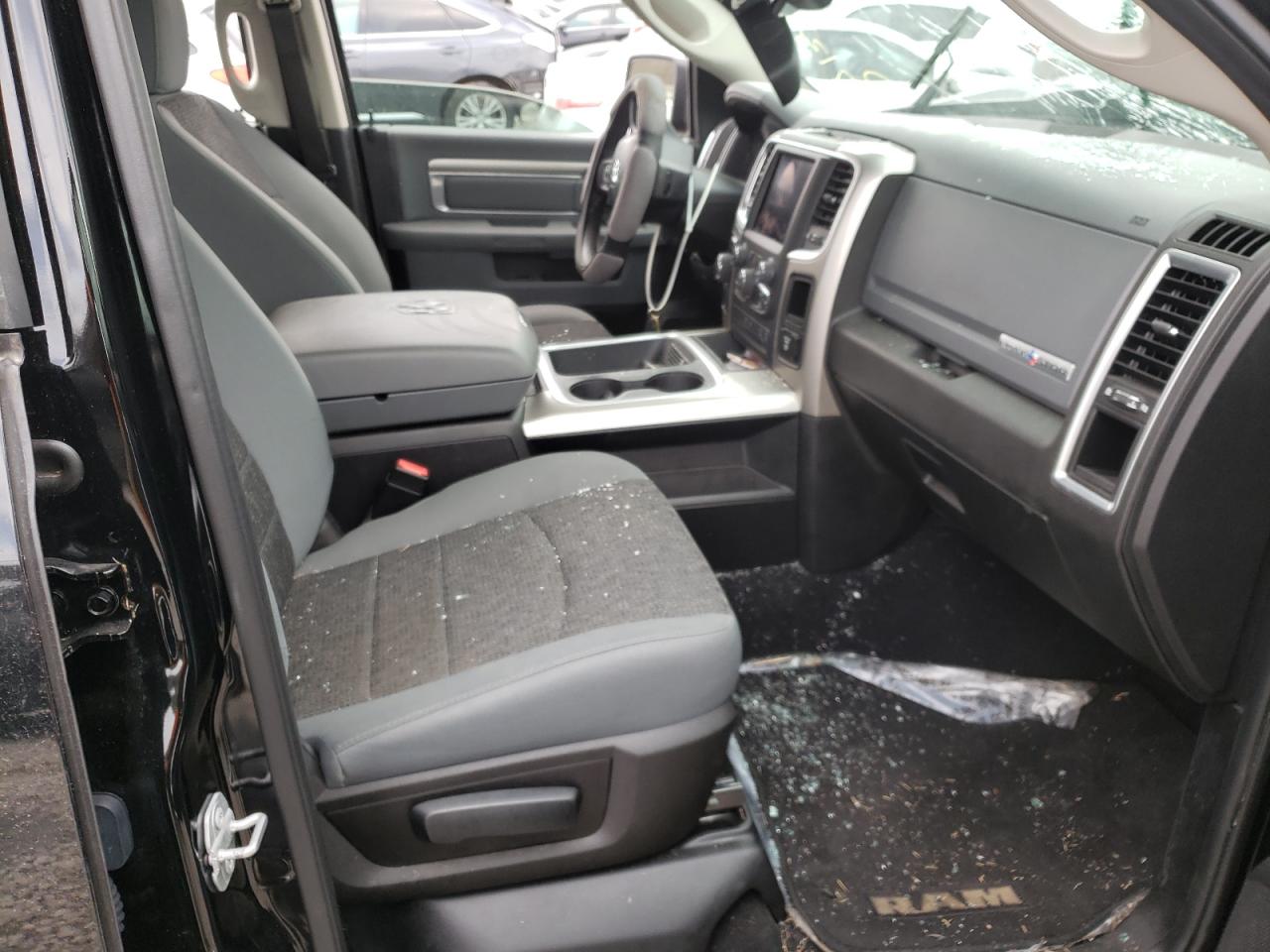 Photo 5 from auction – 2019 RAM 1500 CLASS with VIN 1C6RR6LT6KS627256