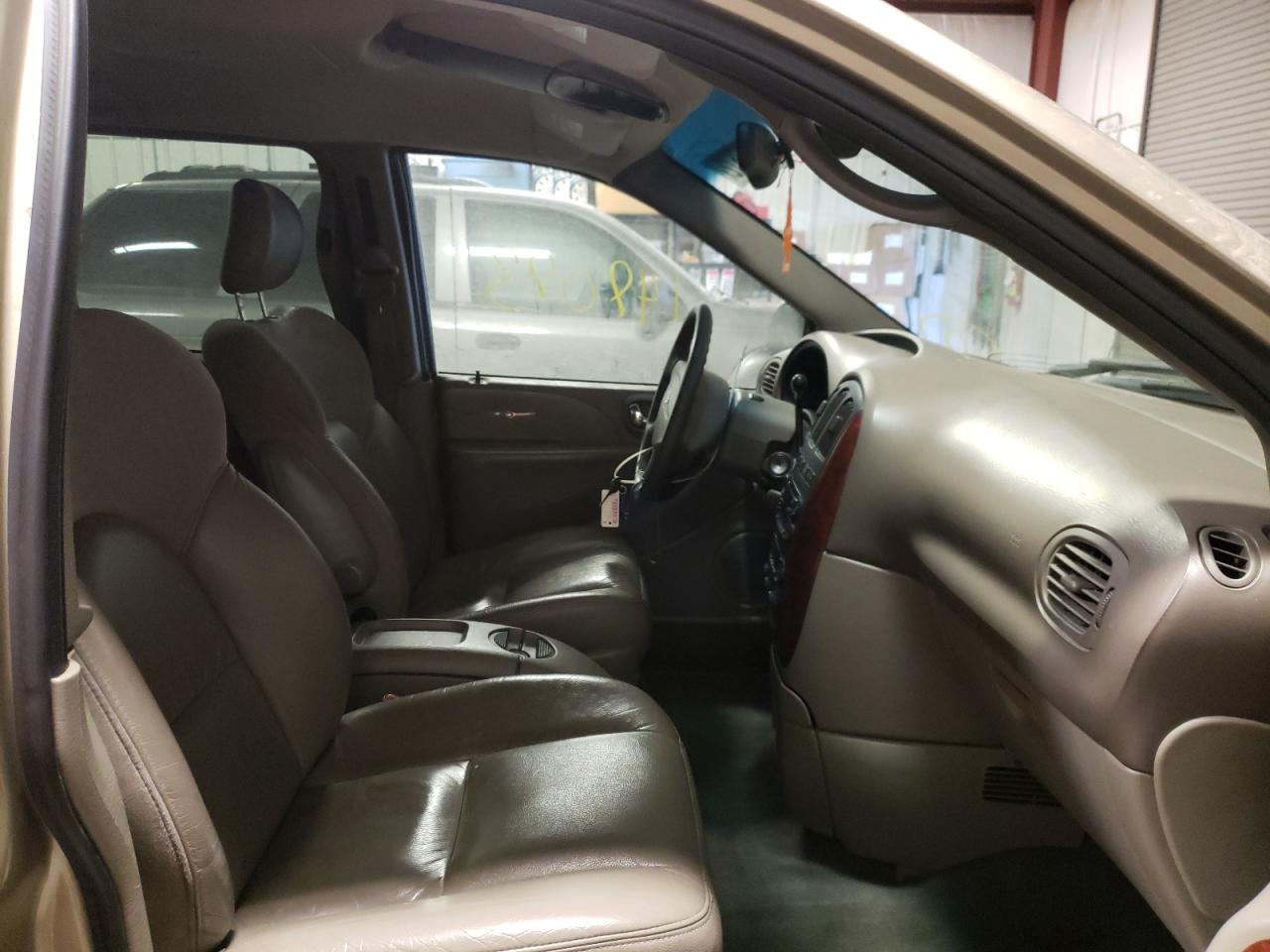 Photo 5 from auction – 2002 CHRYSLER TOWN & COU with VIN 2C8GP64L32R601007