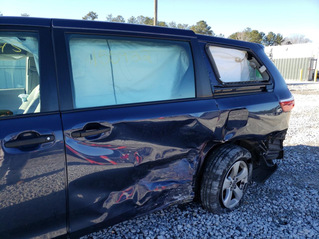 Photo 9 from auction – 2018 TOYOTA SIENNA L with VIN 5TDZZ3DC0JS920258