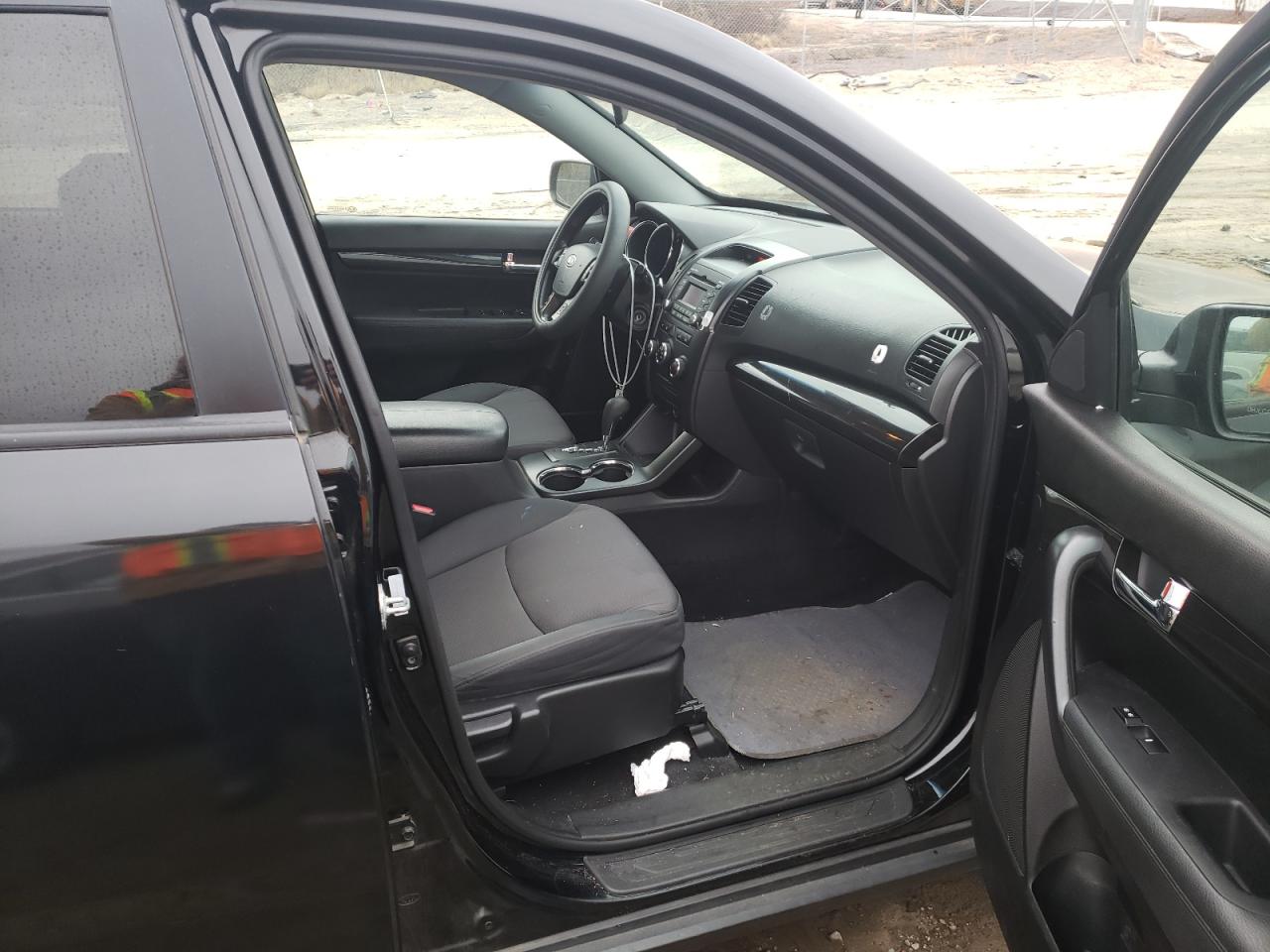 Photo 5 from auction – 2013 KIA SORENTO LX with VIN 5XYKT4A22DG348437
