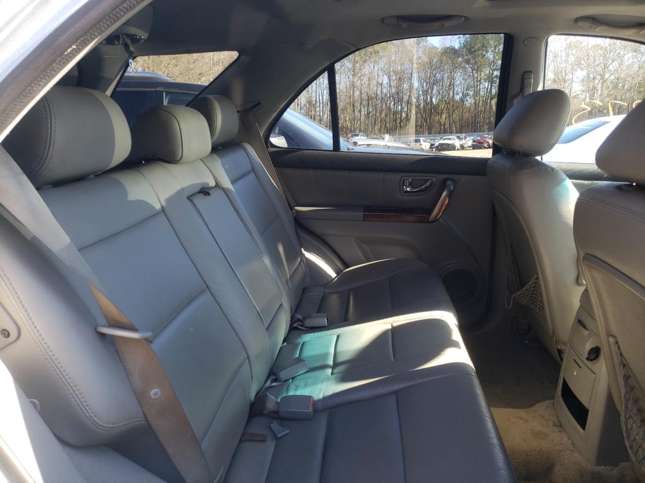 Photo 6 from auction – 2004 KIA SORENTO EX with VIN KNDJD733945268822