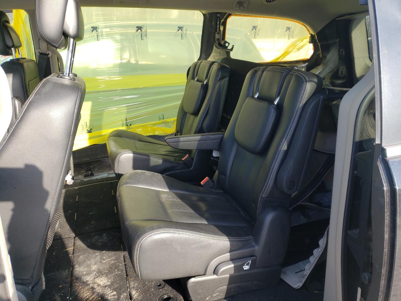 Photo 6 from auction – 2016 CHRYSLER TOWN & COU with VIN 2C4RC1BG9GR111340