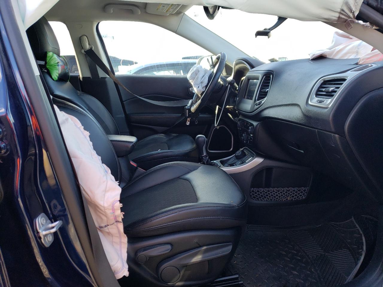 Photo 5 from auction – 2018 JEEP COMPASS LA with VIN 3C4NJDBB8JT108024