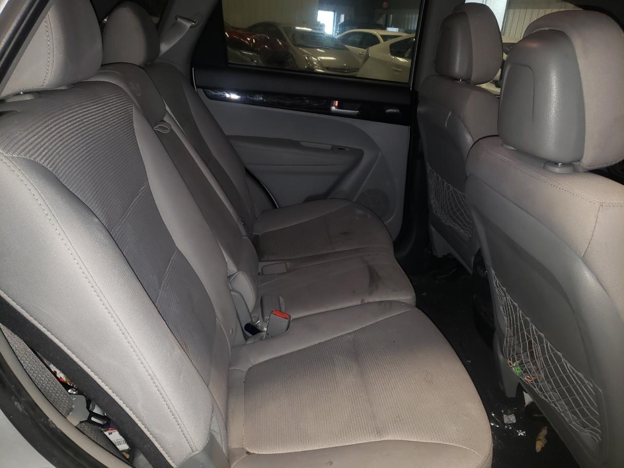 Photo 6 from auction – 2015 KIA SORENTO LX with VIN 5XYKT4A70FG623401