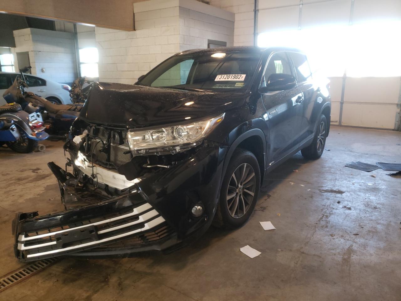 Photo 2 from auction – 2019 TOYOTA HIGHLANDER with VIN 5TDJGRFH0KS078215